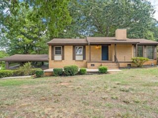 Foreclosed Home - 1001 OAK DR, 29670