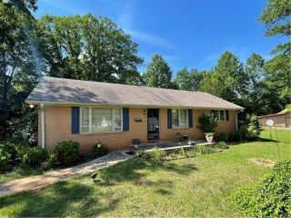 Foreclosed Home - 129 BRADLEY DR, 29671