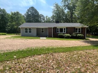 Foreclosed Home - 38 GREEN ACRES DR, 29692