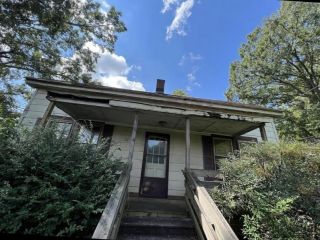 Foreclosed Home - 111 N CALLES ST, 29702