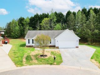 Foreclosed Home - 546 PENNYFIELDS LN, 29710