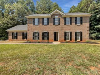 Foreclosed Home - 4040 WATERS EDGE LN, 29720