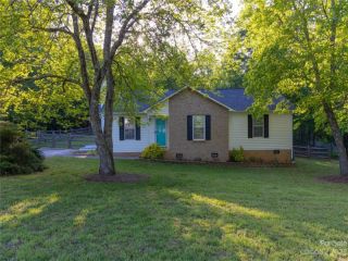 Foreclosed Home - 2025 FOREST CREEK DR, 29730