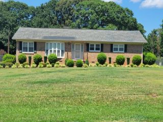 Foreclosed Home - 1828 MATTHEWS DR, 29732