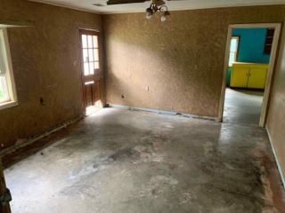 Foreclosed Home - 215 HILLVALE ST, 29828