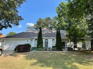 Foreclosed Home - 929 OAK MOSS DR, 30043