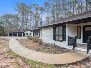 Foreclosed Home - 6147 SHADOW ROCK DR, 30058