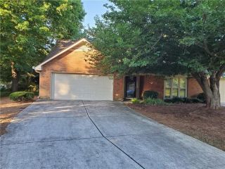 Foreclosed Home - 550 BRICKLEBERRY LN, 30075