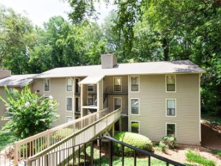 Foreclosed Home - 408 RIVER MILL CIR, 30075