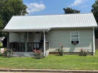 Foreclosed Home - 7 WALNUT ST, 30104