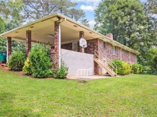 Foreclosed Home - 1650 SEAYES RD SW, 30126