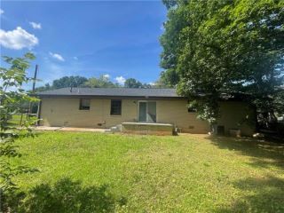 Foreclosed Home - 2025 SILVER CREEK DR, 30168