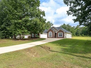 Foreclosed Home - 129 N LOBLOLLY XING, 30179
