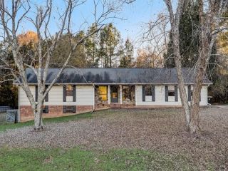 Foreclosed Home - 235 KITE LAKE RD, 30214