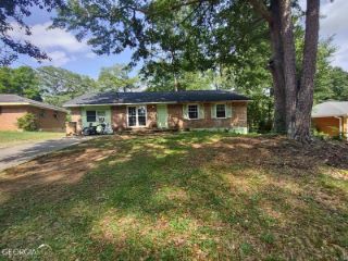 Foreclosed Home - 8082 HUNTINGTON DR, 30238