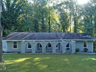 Foreclosed Home - 7012 KNOLLWOOD DR, 30260