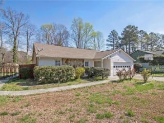 Foreclosed Home - 235 ROUNTREE RD, 30274