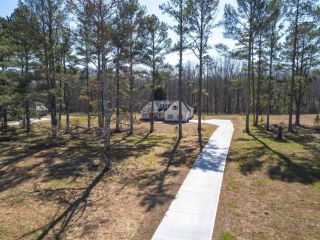Foreclosed Home - 204 LAKE POINT DR, 30292