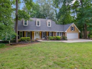 Foreclosed Home - 685 SPALDING DR, 30328