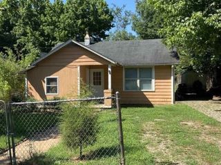 Foreclosed Home - 102 FIRST ST, 30504