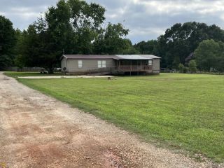 Foreclosed Home - 2110 APPLE VALLEY RD, 30529