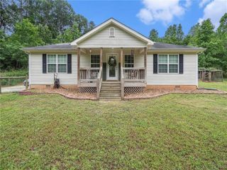 Foreclosed Home - 521 MOUNTAIN CREEK DR, 30558