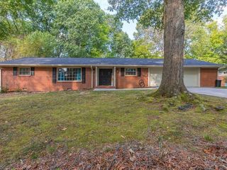Foreclosed Home - 1048 E LAKESHORE DR, 30720