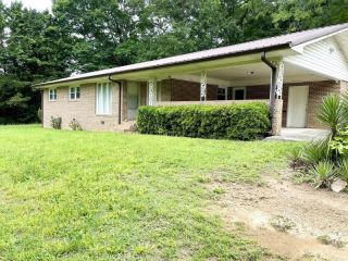 Foreclosed Home - 304 CARBONDALE RD SW, 30721
