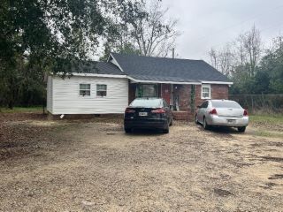 Foreclosed Home - 145 VIRGINIA ST, 31015