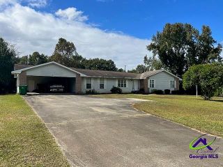 Foreclosed Home - 103 CHRIS DR, 31036