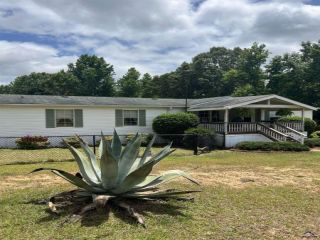 Foreclosed Home - 296 PEBBLE HILL RD SE, 31061