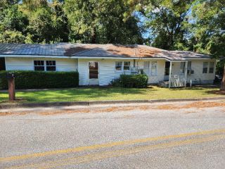 Foreclosed Home - 1211 PINEWOOD DR SE, 31061