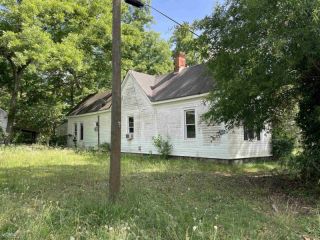 Foreclosed Home - 630 S RAILROAD ST, 31085