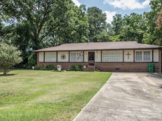 Foreclosed Home - 100 LAKE DR, 31088