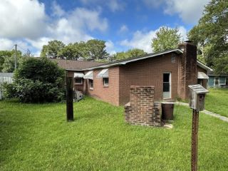 Foreclosed Home - 204 CRESCENT DR, 31093