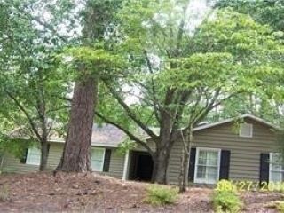 Foreclosed Home - 2045 WOODLAND DR, 31211