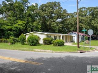 Foreclosed Home - 2221 E 56TH ST, 31404