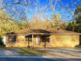 Foreclosed Home - 1028 WALLER ST, 31501