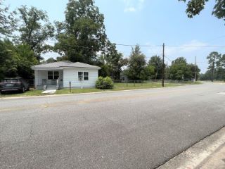 Foreclosed Home - 969 VERNON WILLIS DR, 31501