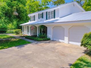 Foreclosed Home - 901 COUNTRY CLUB LN, 31501