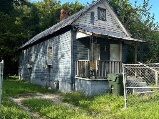 Foreclosed Home - 913 S GEORGIA PKWY E, 31501