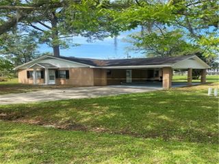 Foreclosed Home - 419 W SHORE DR, 31520