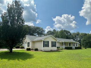 Foreclosed Home - 566 FOREST HILLS DR, 31535