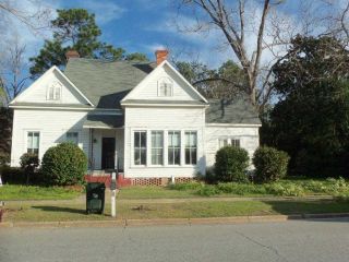 Foreclosed Home - 201 E 8TH ST, 31620