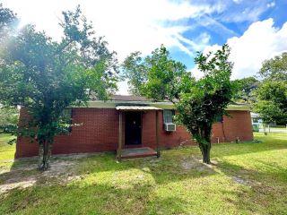 Foreclosed Home - 300 S OAK ST, 31620