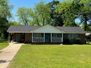 Foreclosed Home - 801 SHELTON DR, 31705