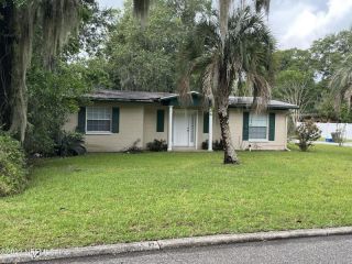 Foreclosed Home - 827 N PINE AVE, 32043