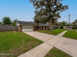 Foreclosed Home - 3335 SHENANDOAH DR W, 32073