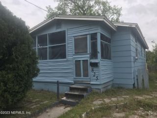 Foreclosed Home - 825 OAKLEY ST, 32202