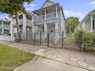 Foreclosed Home - 336 E 4TH ST, 32206